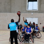 Photo d'un entre-deux pour un match de basket fauteuil lors du final four 2025
